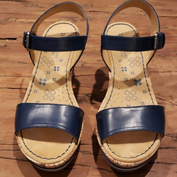 naturalizer navy blue sandals